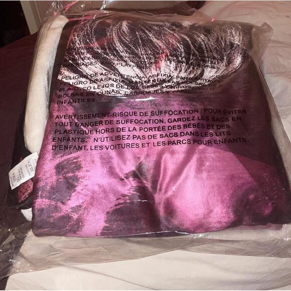 Taylor Swift The Eras Tour Blanket | Authentic | Sold Out | NWT, Ready to SHIP - Picture 4 of 5